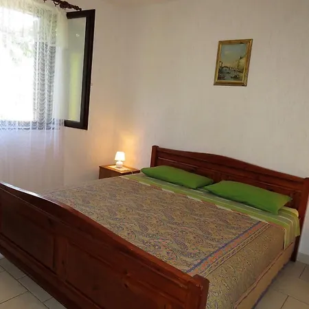 Mira Apartment *