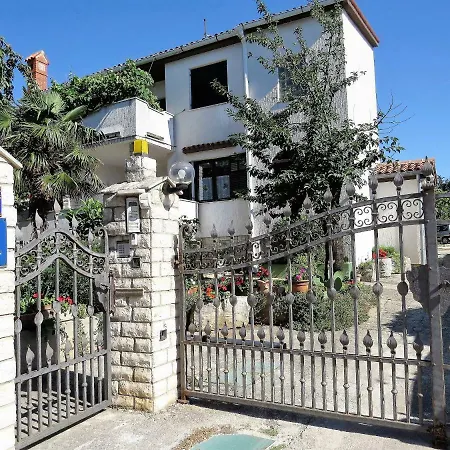 Mira Apartment